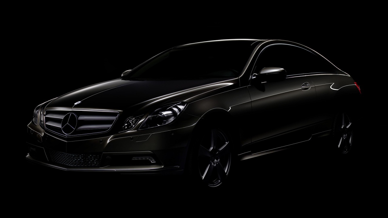 Черный Mercedes