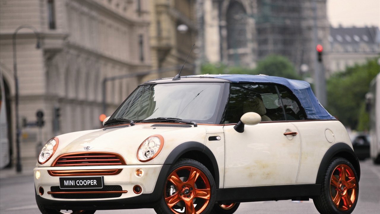 Белый мини купер