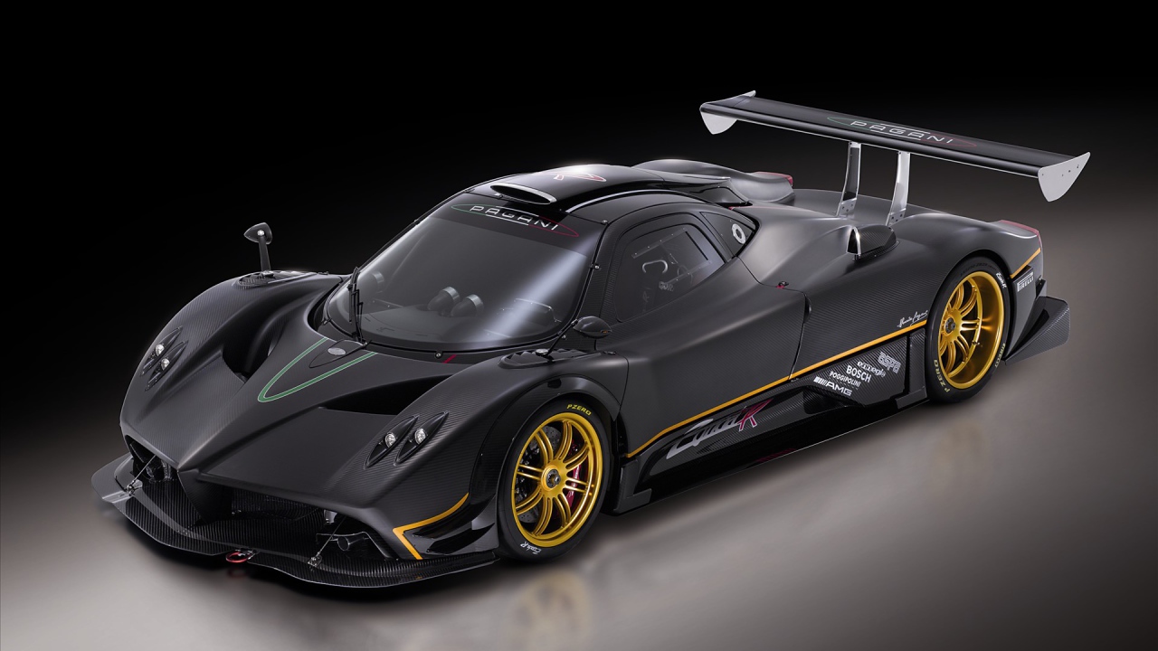 Черный спортивный авто