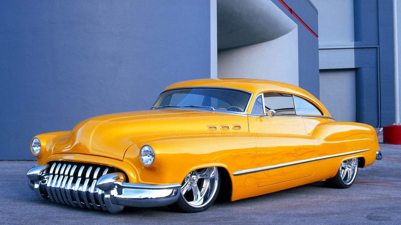 Тюнингованный ретро автомобиль