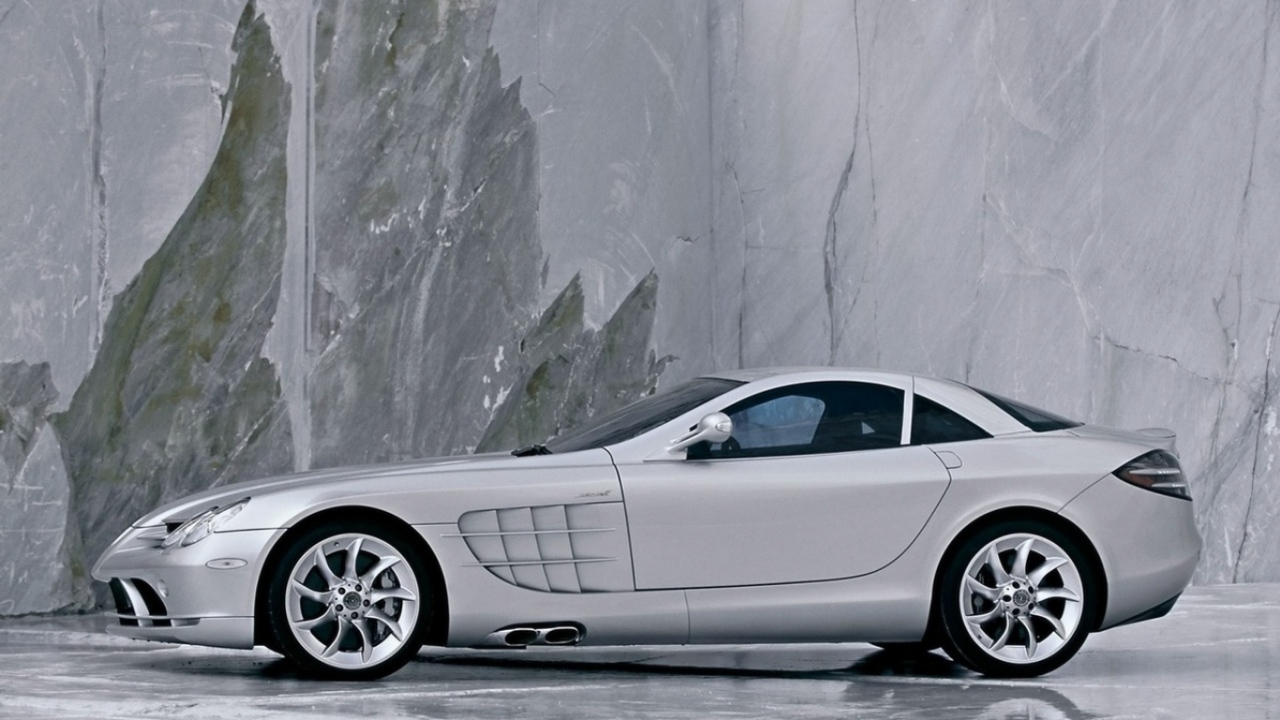 Спортивный гоночный автомобиль