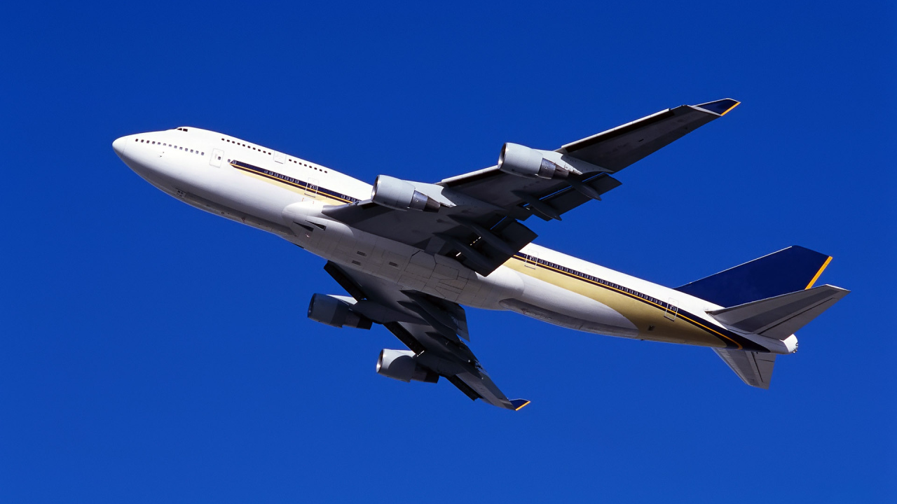 Пассажирский авиалайнер