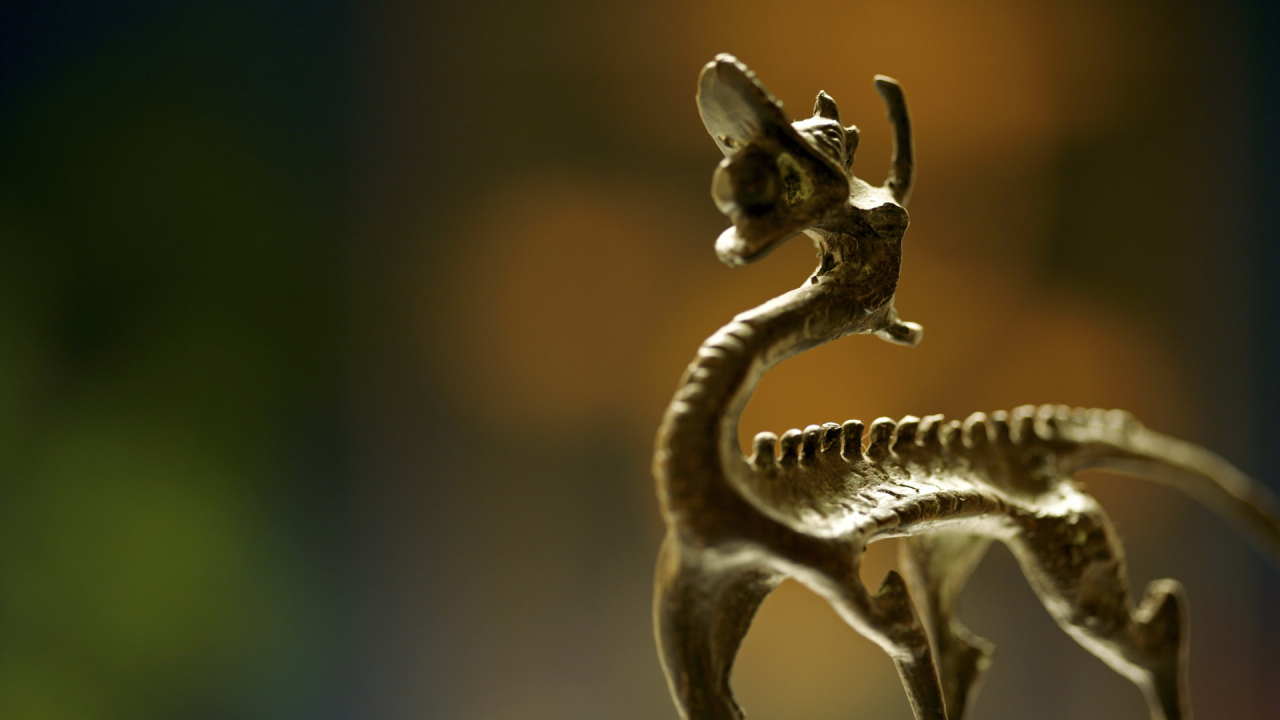 Фигурка дракона