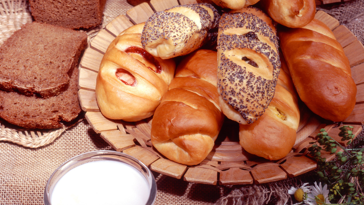 Сладкие булочки с молоком