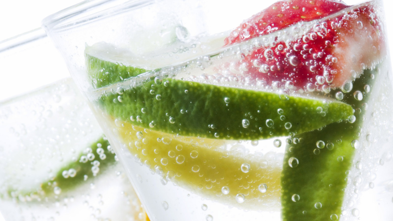 Напиток с кусочками фруктов