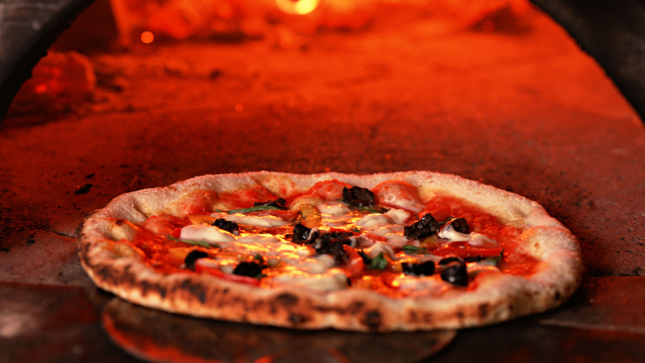 Пицца в печи