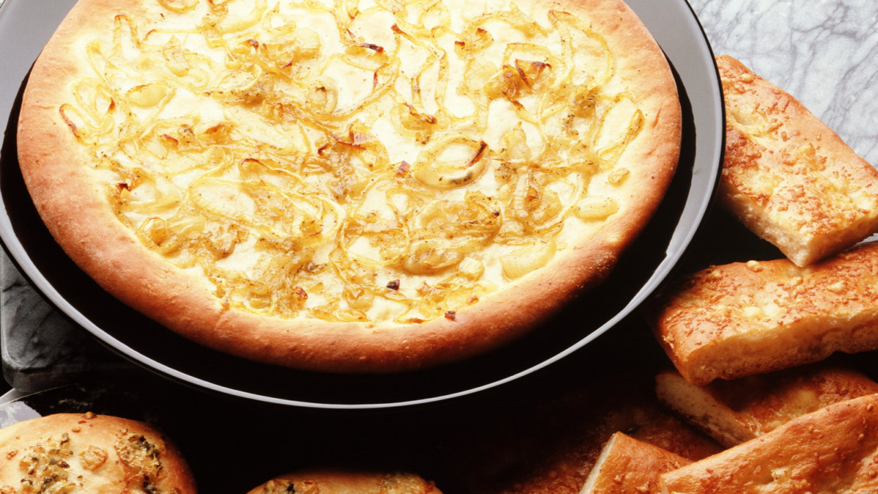 Пицца с луком