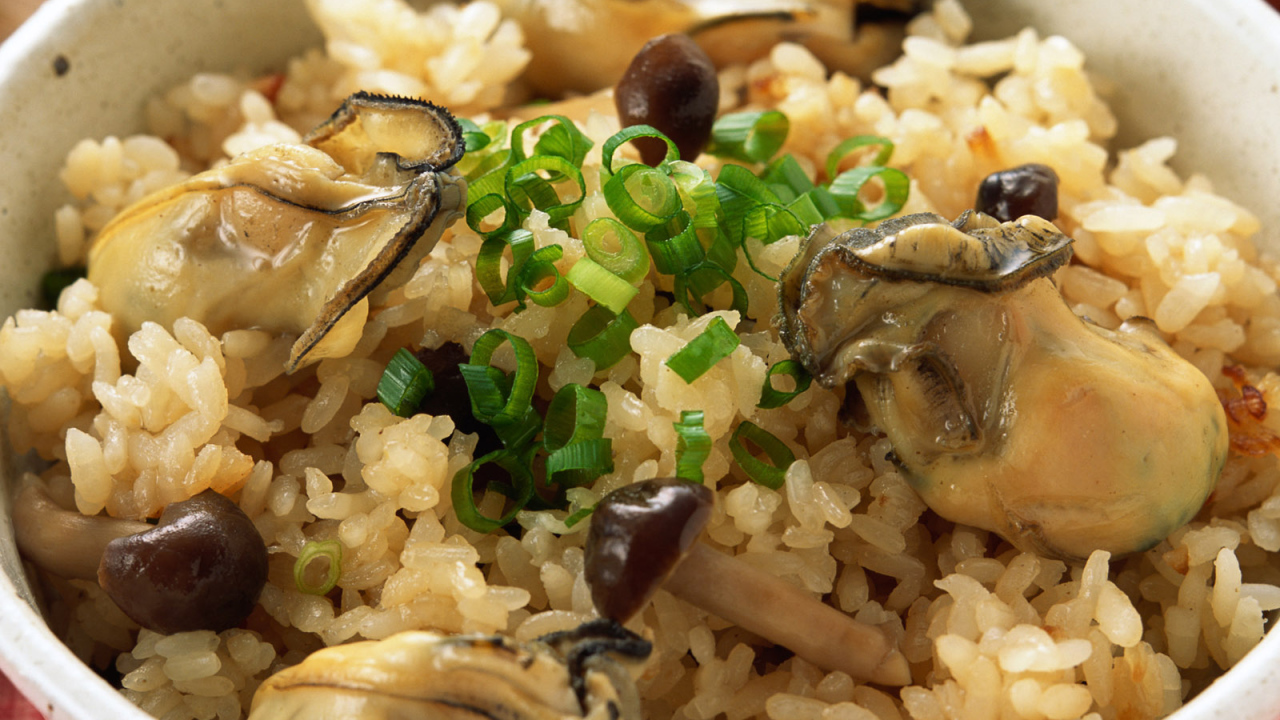 Морепродукты с рисом и грибами