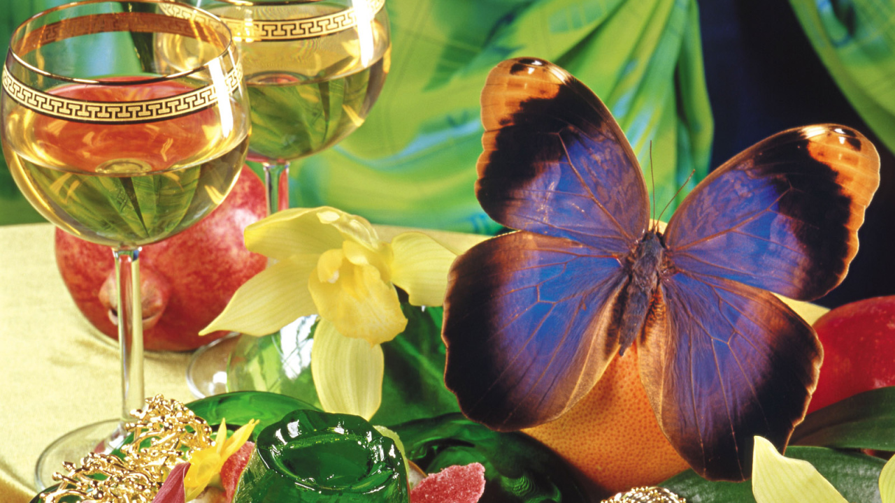 Отметить праздник 8 марта