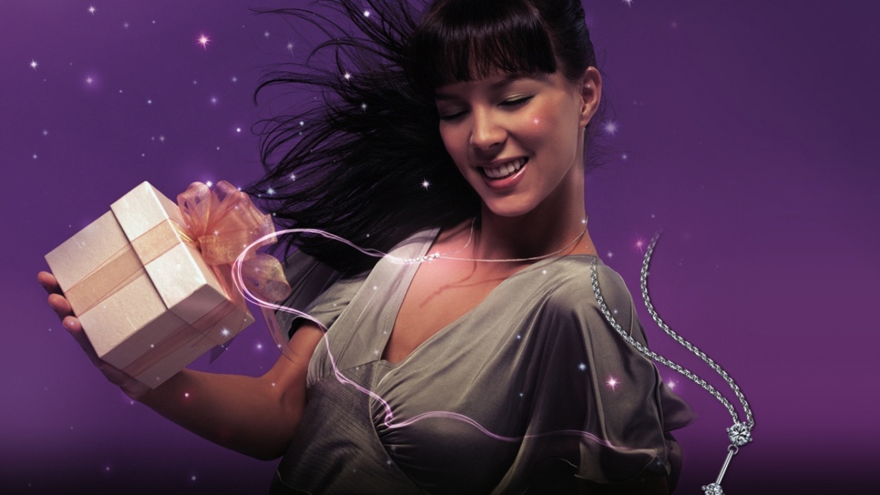 Подарок женщине на 8 марта