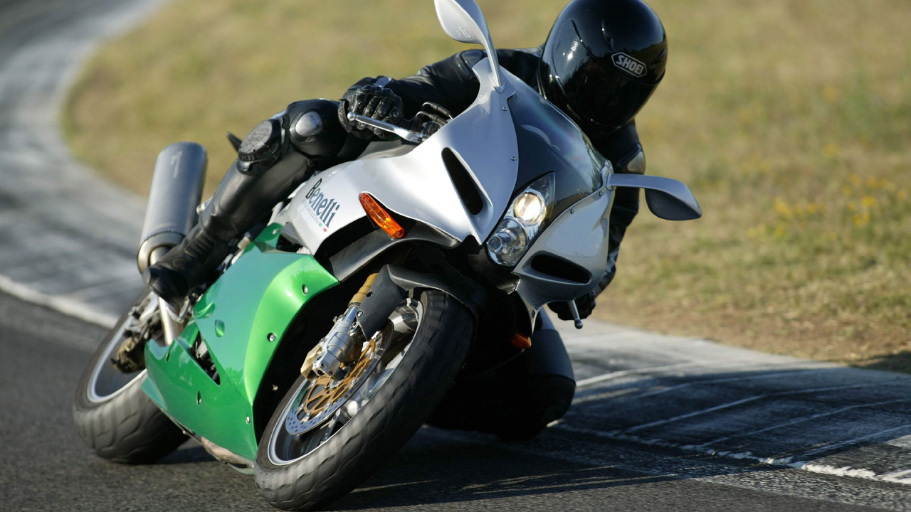 Зеленый спорт байк