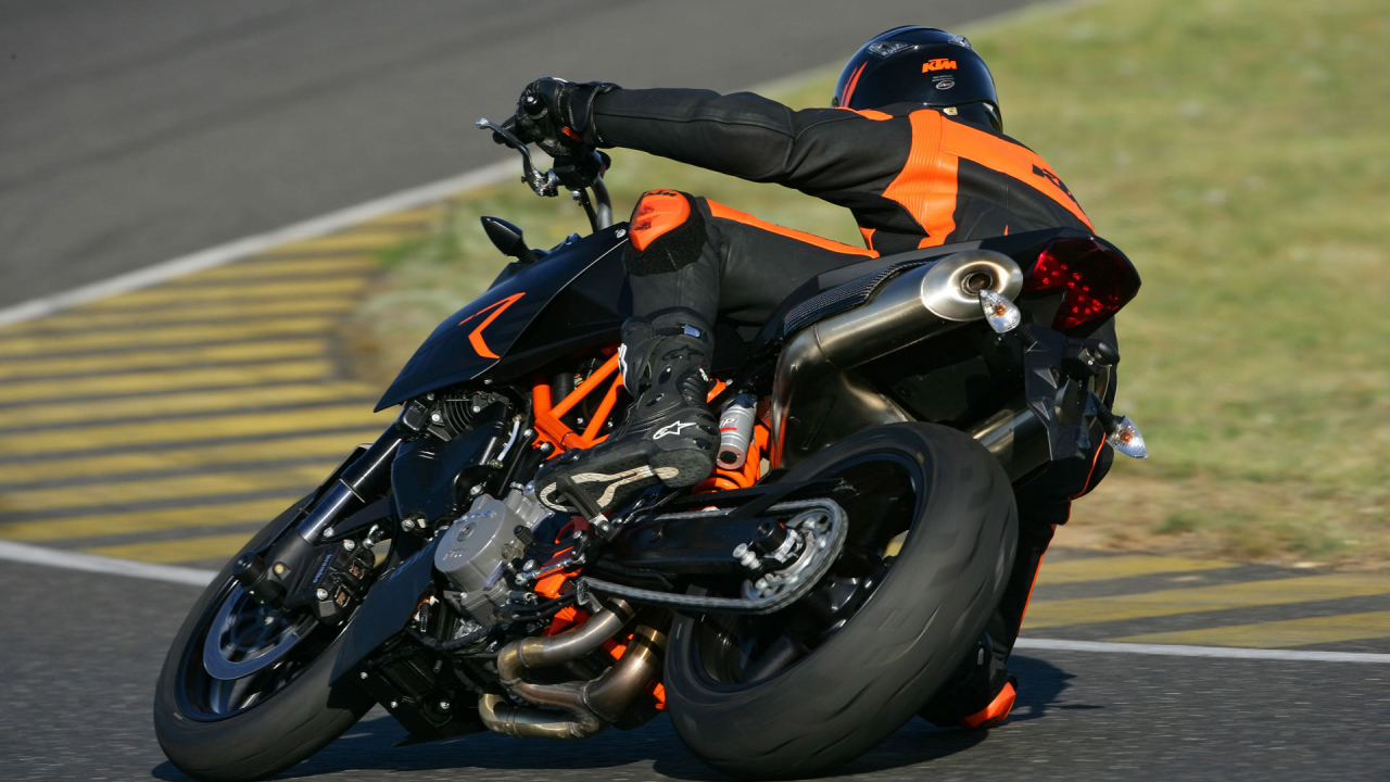 Гонщик на мотоцикле