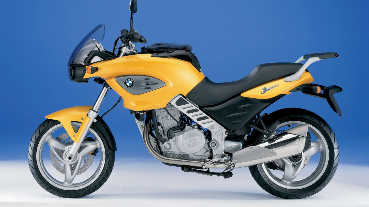 Мотоцикл BMW F650 CS вид сбоку