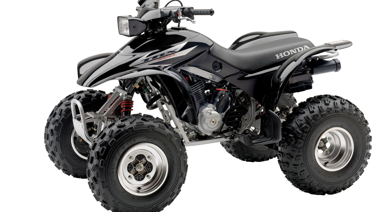 Черный Байк Honda квадроцикл