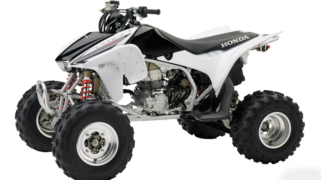 Белый Honda квадроцикл