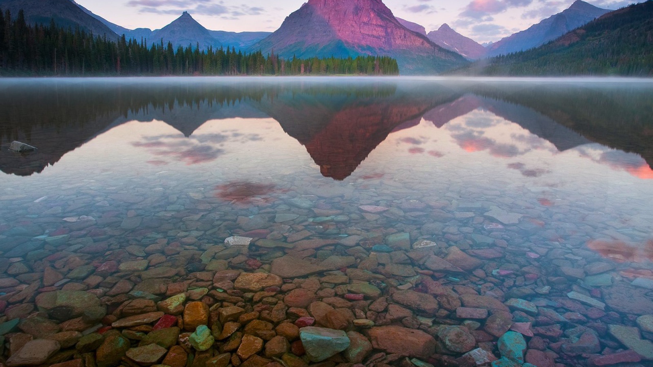 Кристально чистое горное озеро