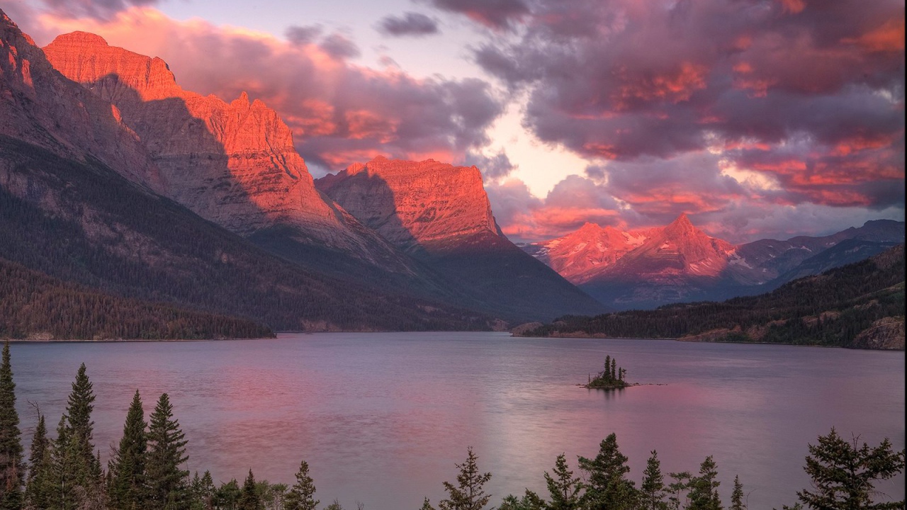 Долина с озером