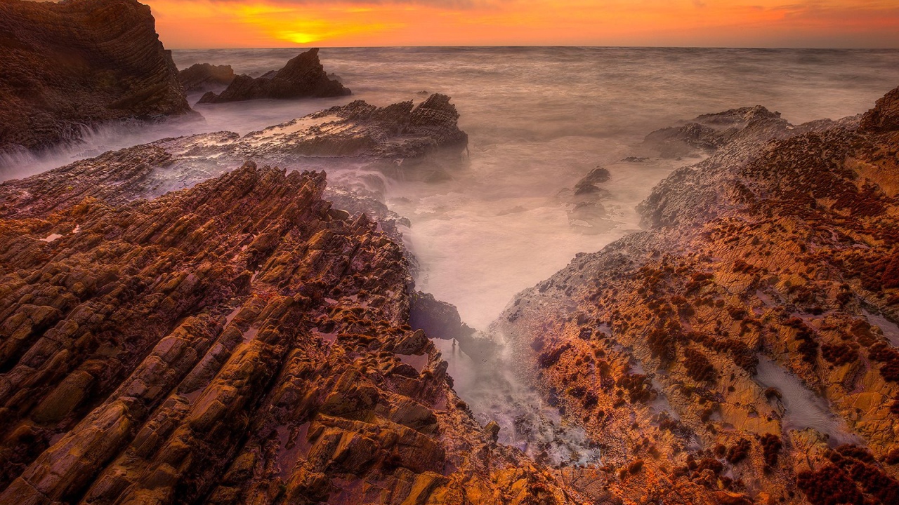 Скалистый берег