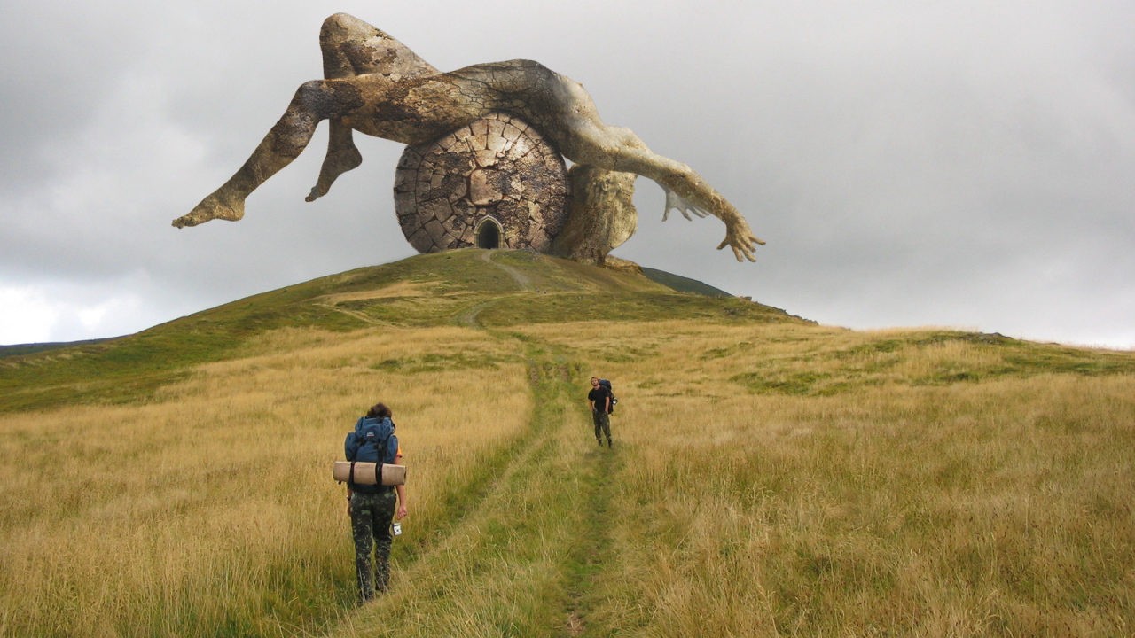 Памятник падшему богу