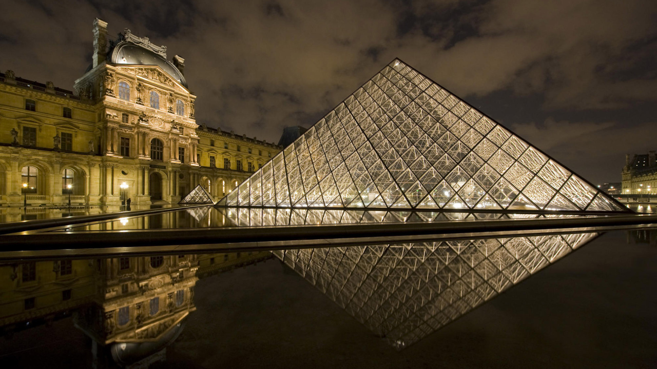 Лувр Париж