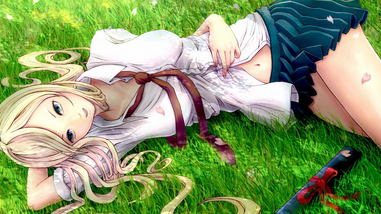 Расслабляясь на траве