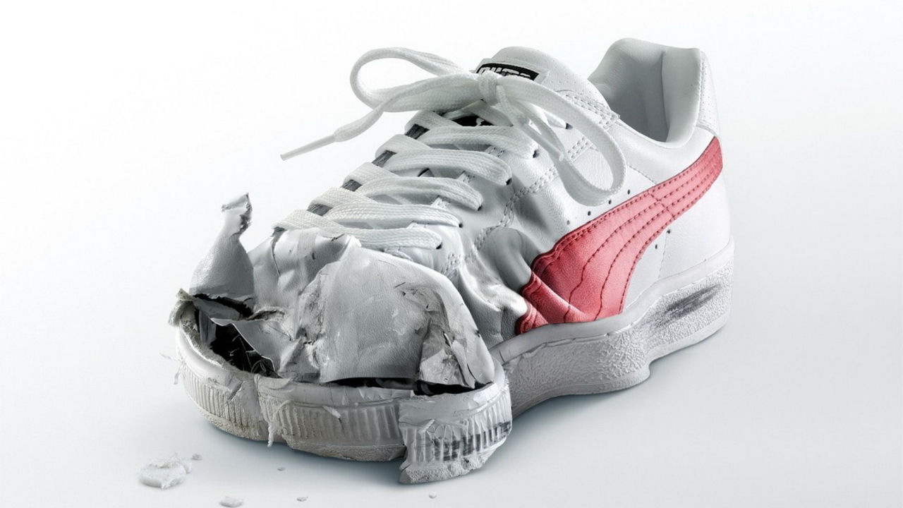 Рваный белый кед