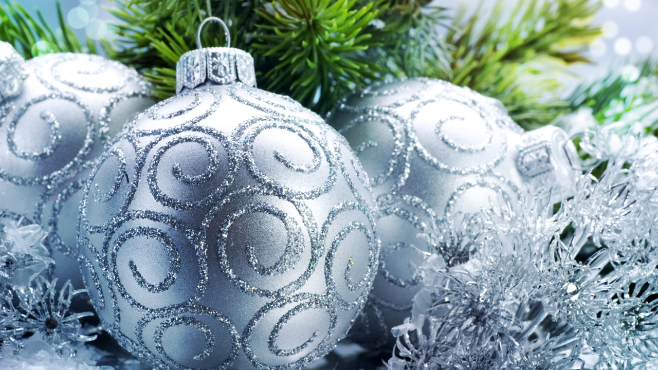 Серебристые шары