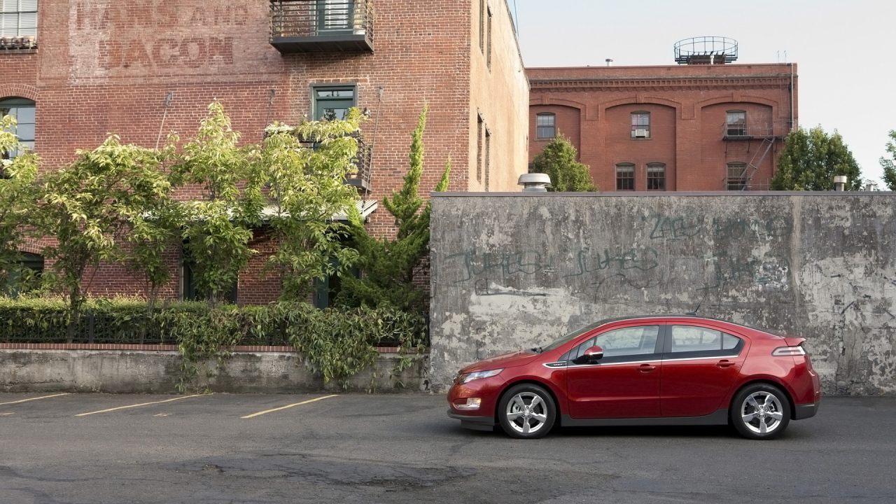 красный Шевроле Волт