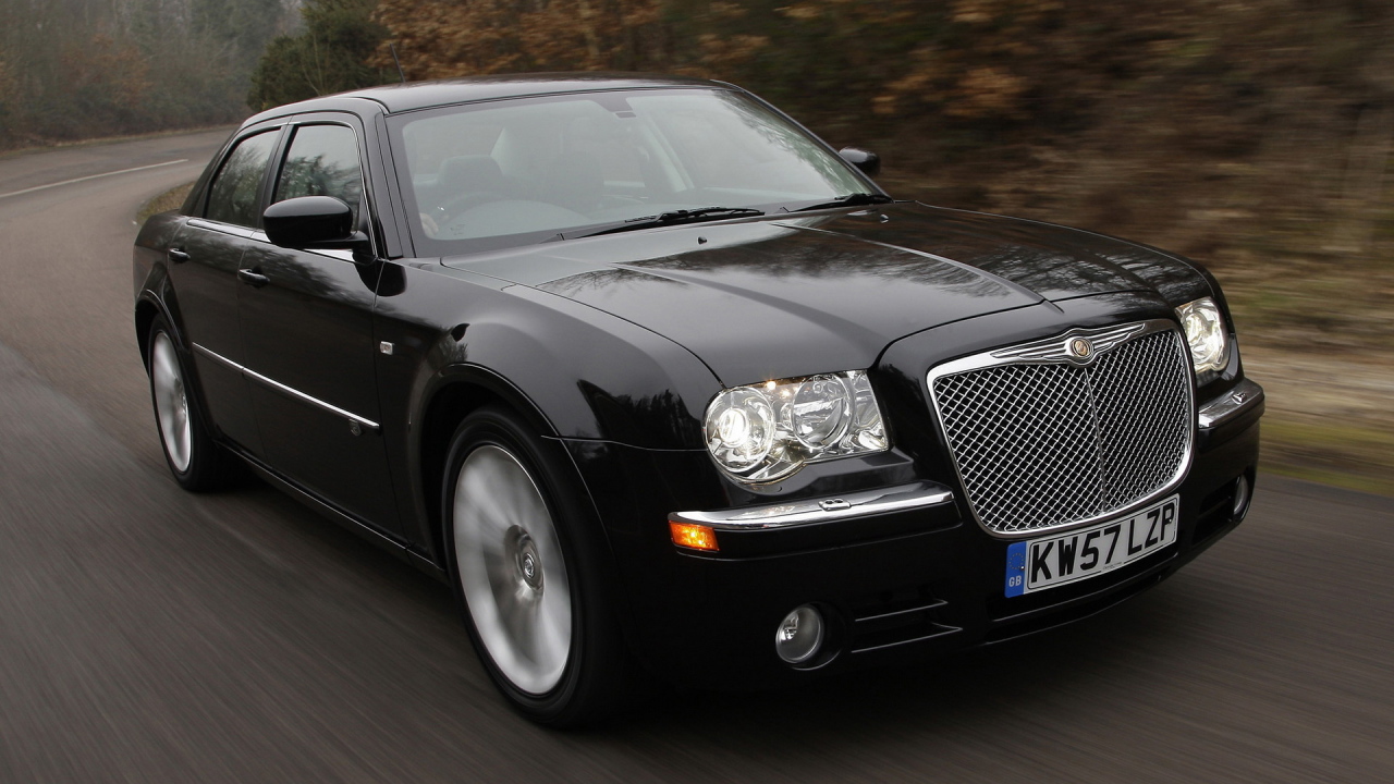 мощный Крайслер 300С