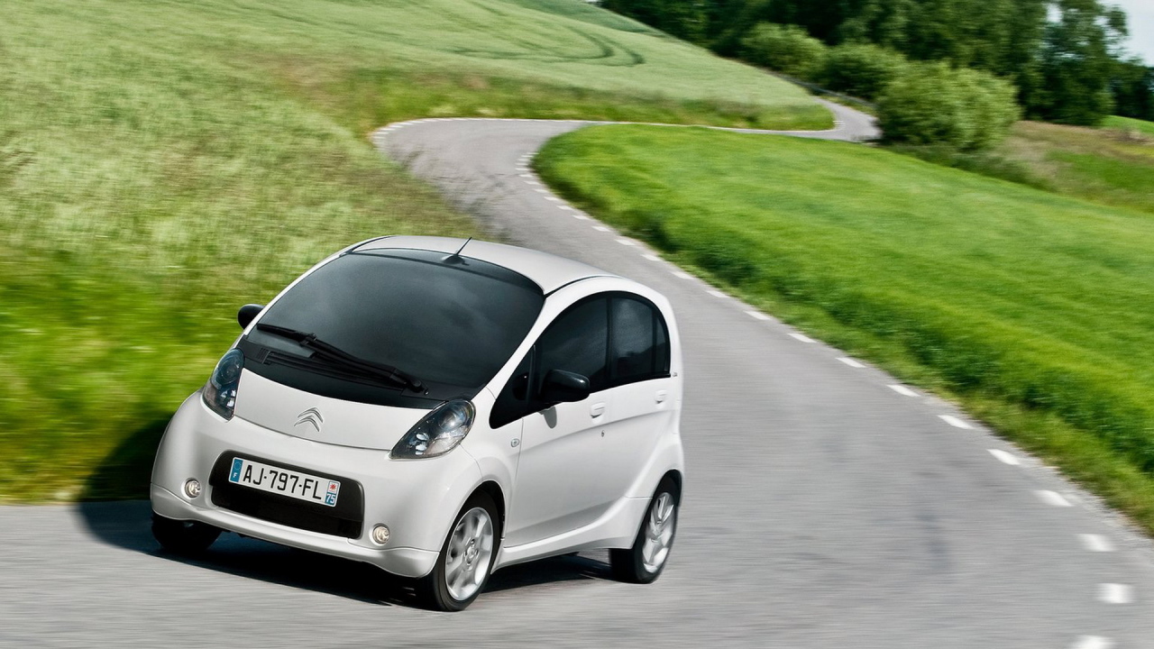Ситроен C-Zero за городом