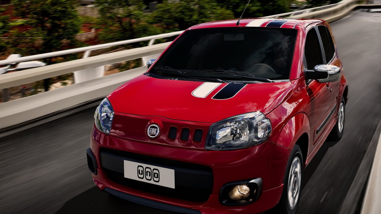 Фиат Уно в красном цвете