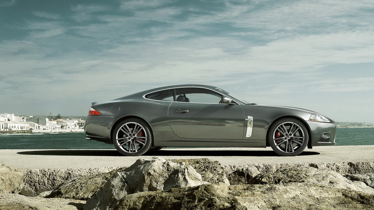 Jaguar XKR Portfolio