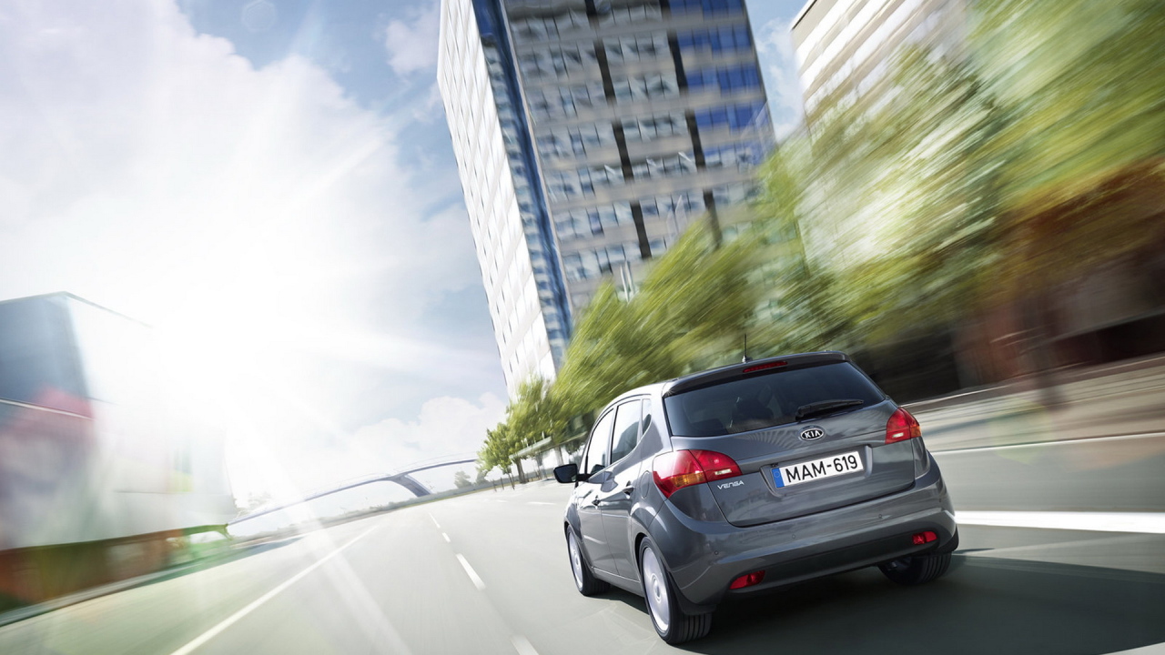 Киа Венга в городе