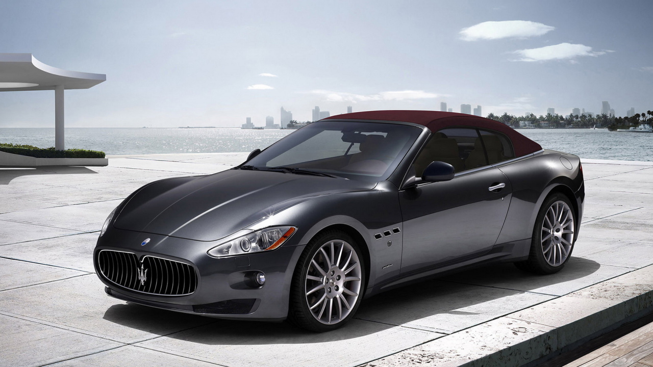Maserati GranCabrio на причале