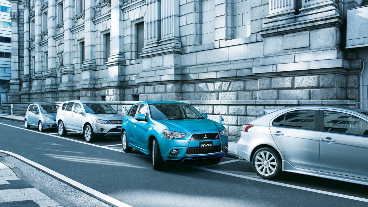Mitsubishi RVR на паркинге