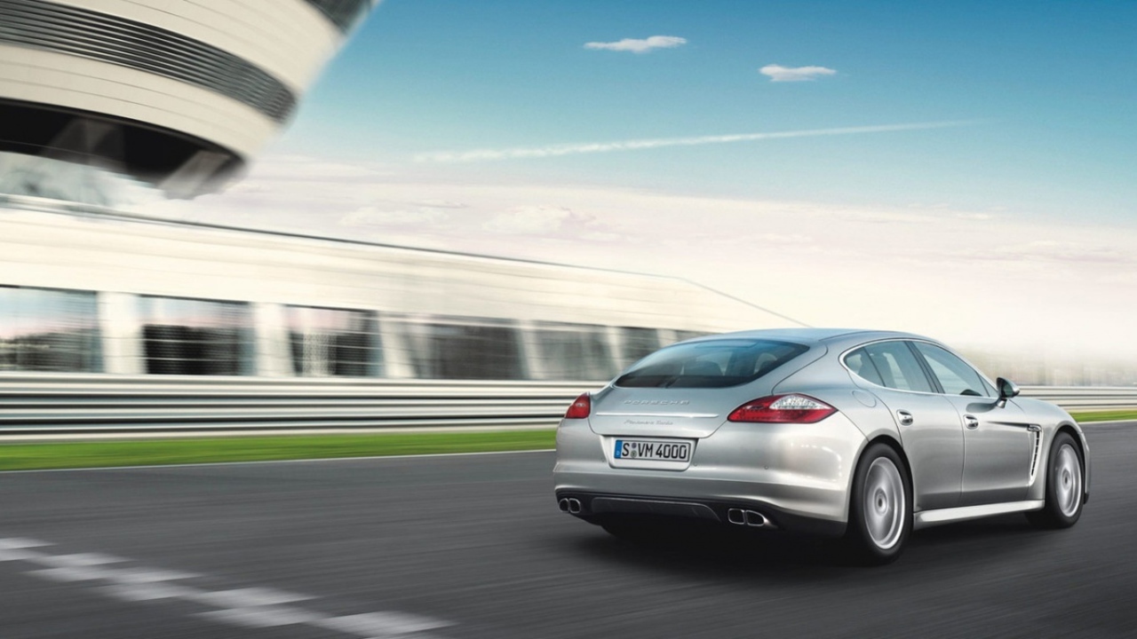 Порше Панамера на трэке