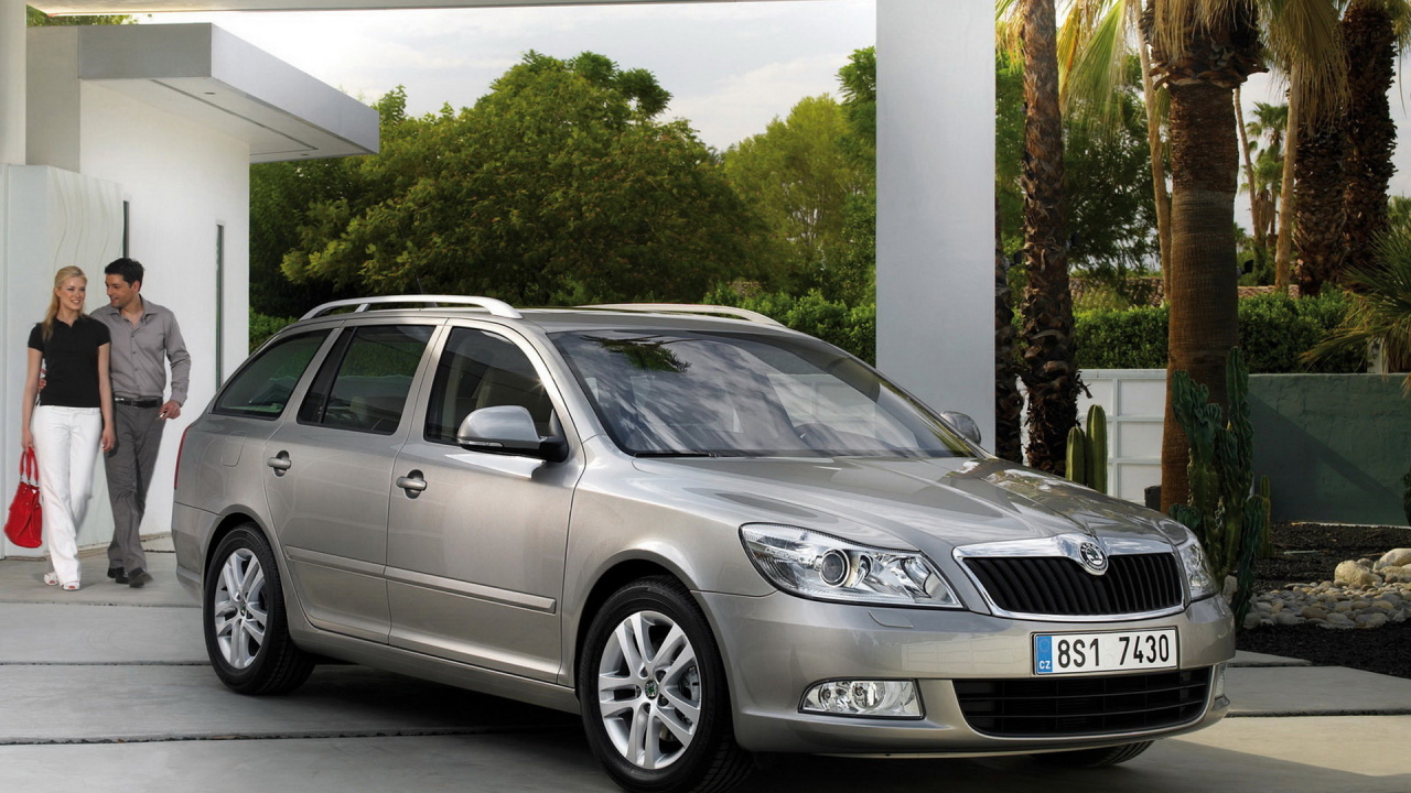 Skoda Octavia уезжая из дома