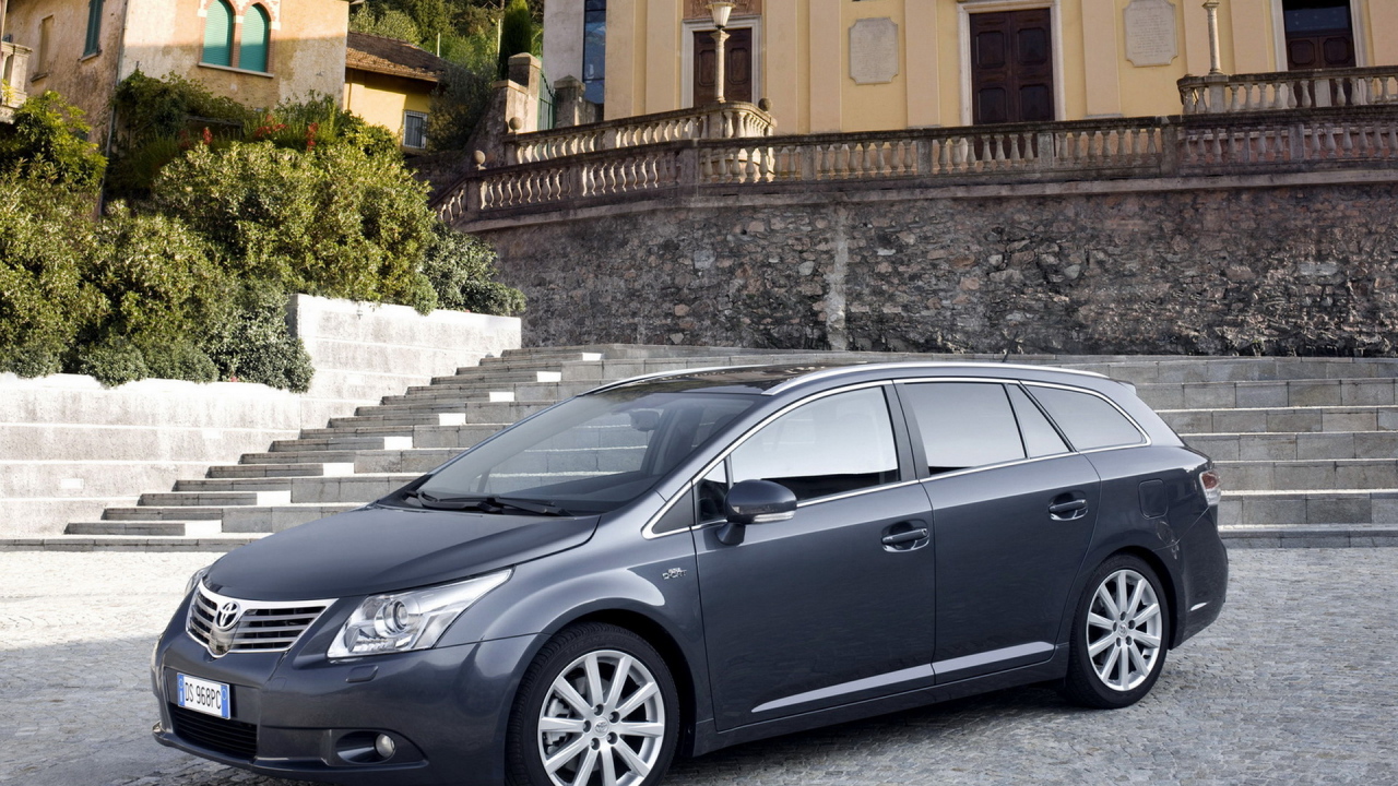 Тойота Авенсис Вагон