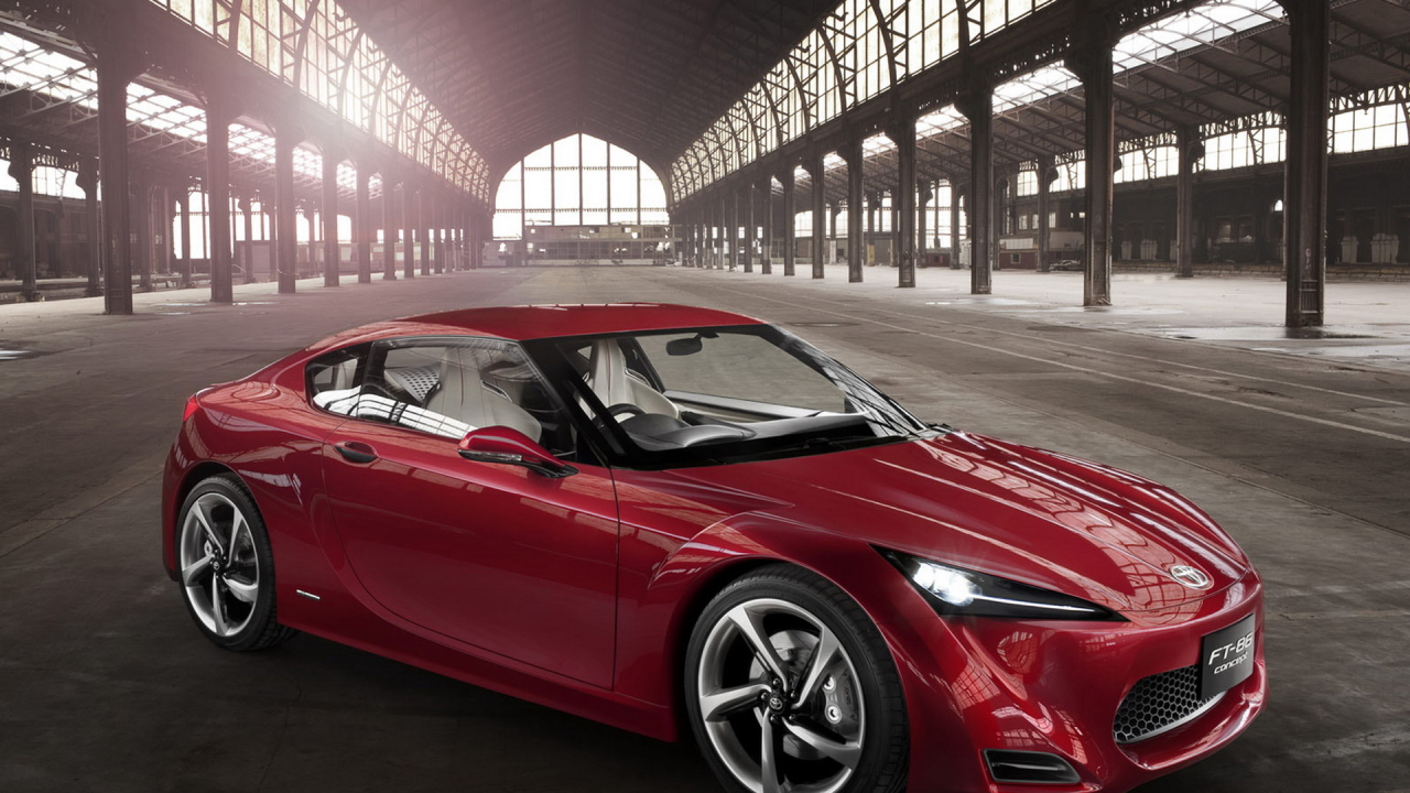 Toyota FT-86 на вокзале