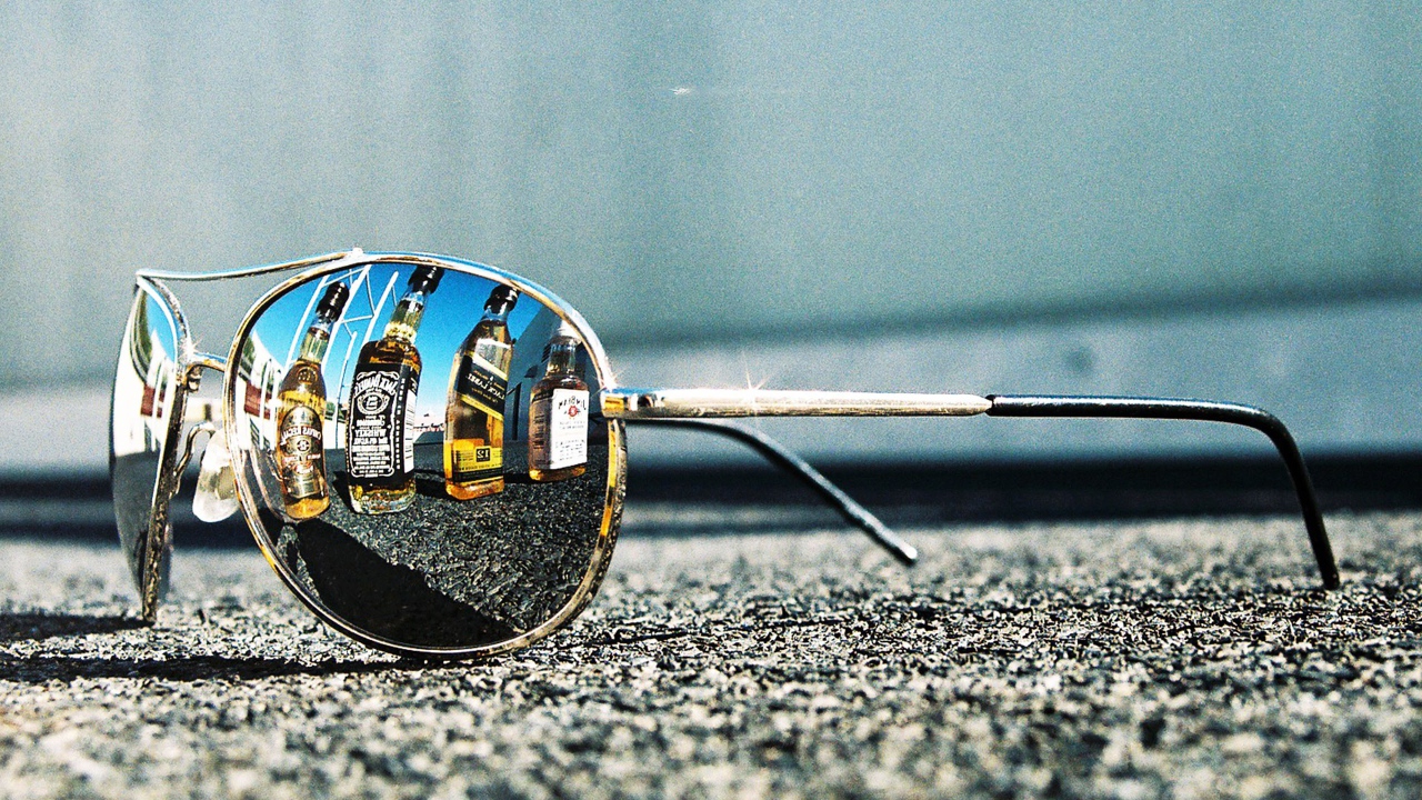 Очки и виски