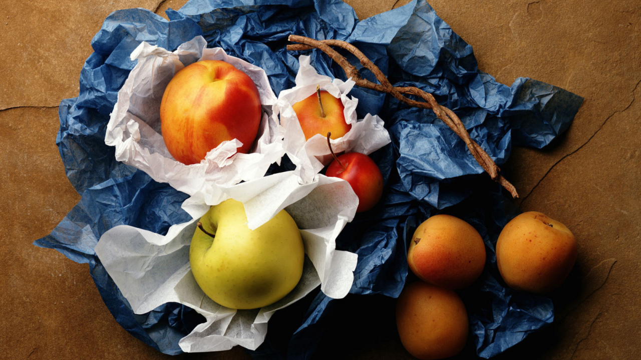 Персики и яблоки