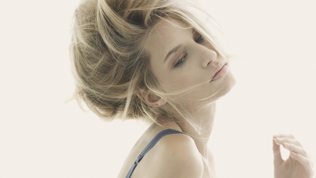 Нежная девушка