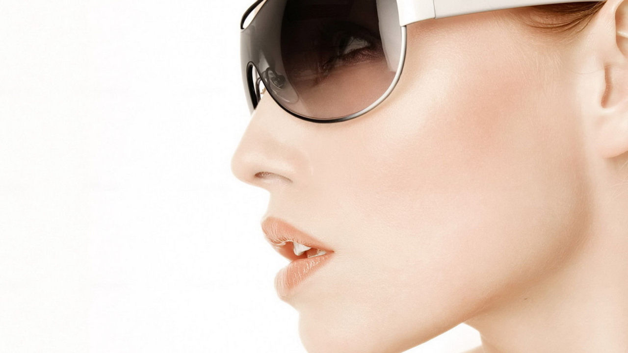 Девушка в очках