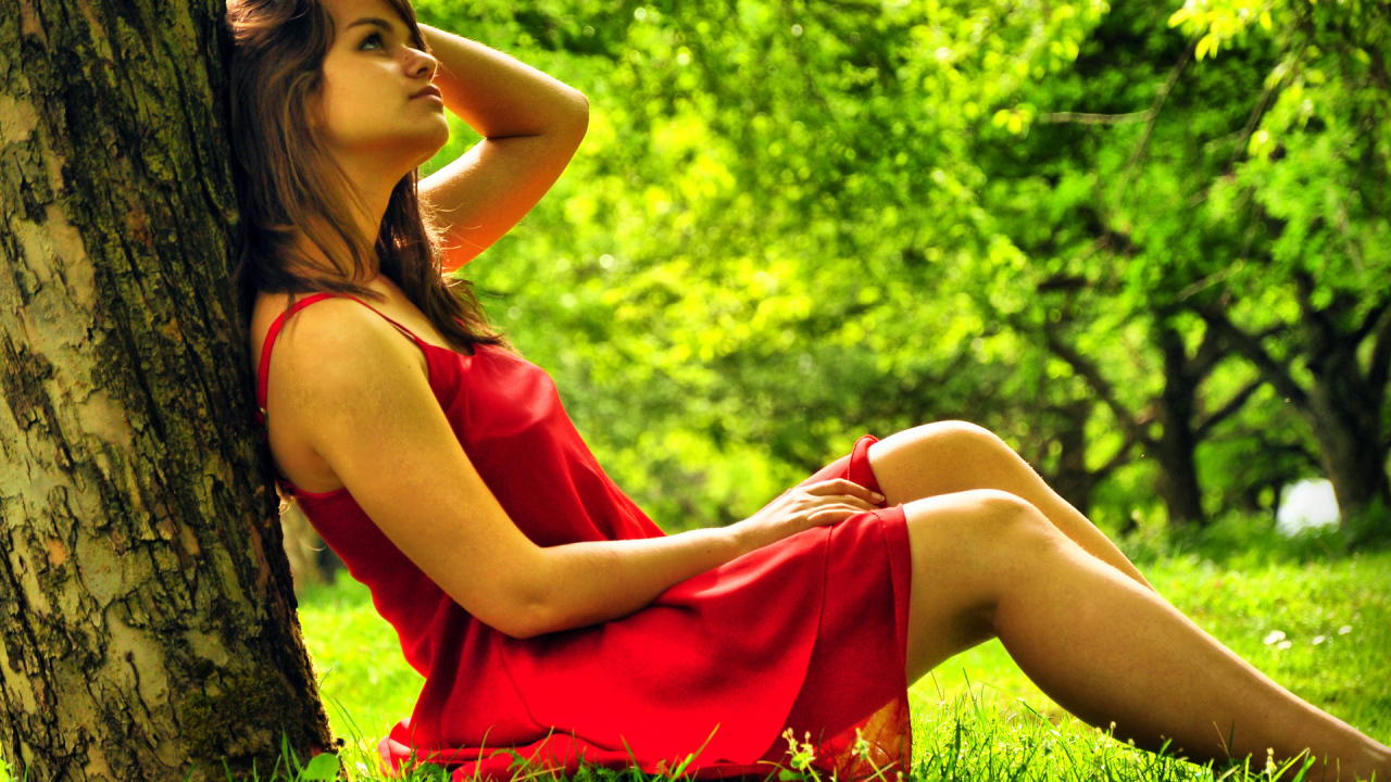 Девушка в лесу