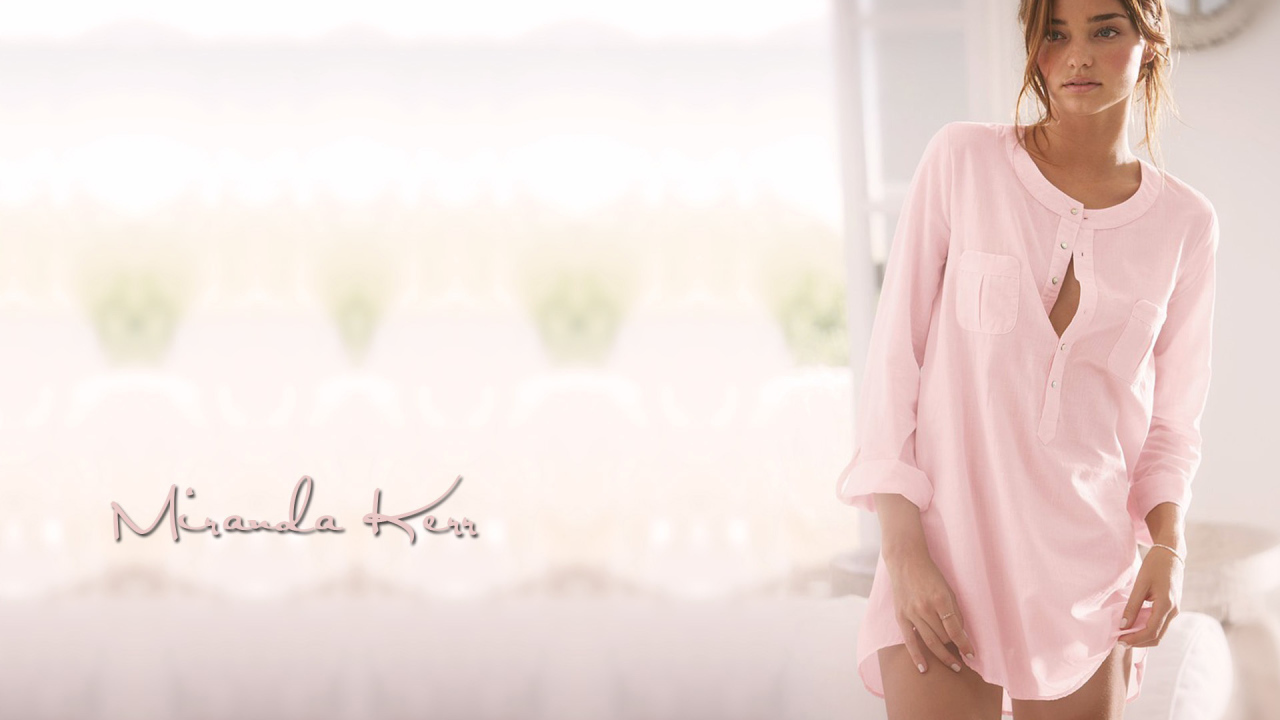 Miranda Kerr в ночной рубашке