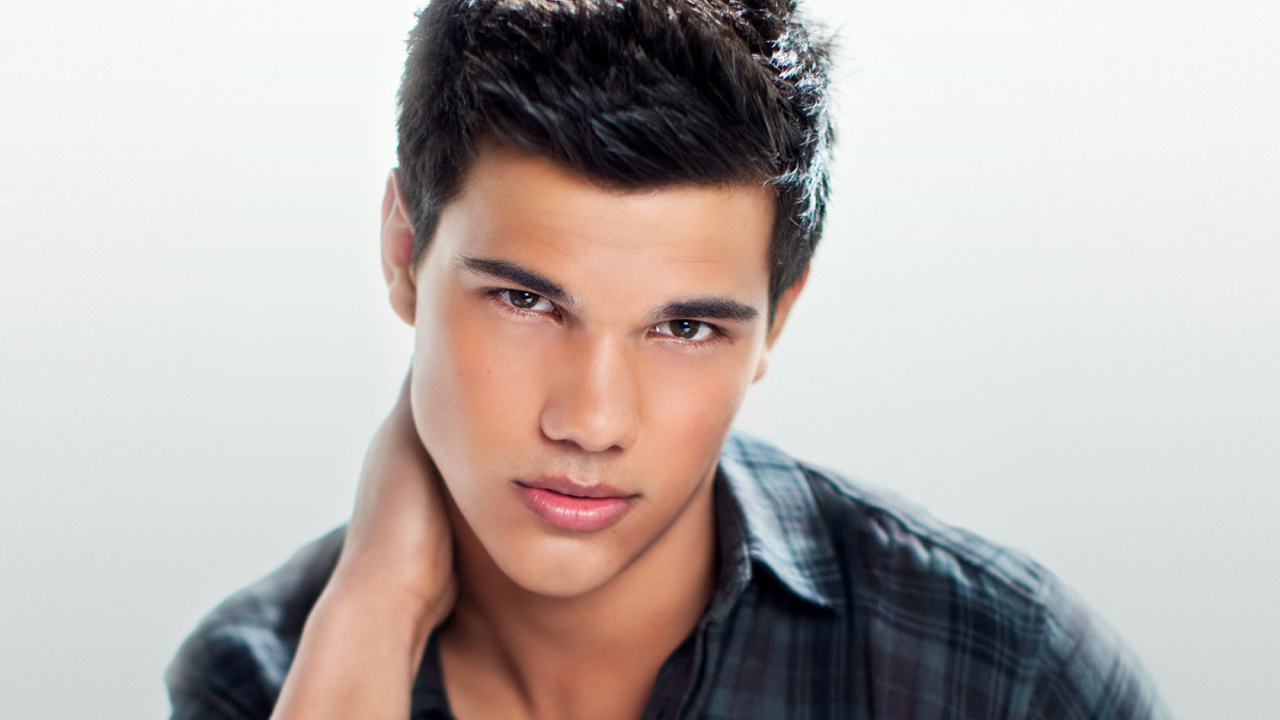 Тэйлор Лотнер