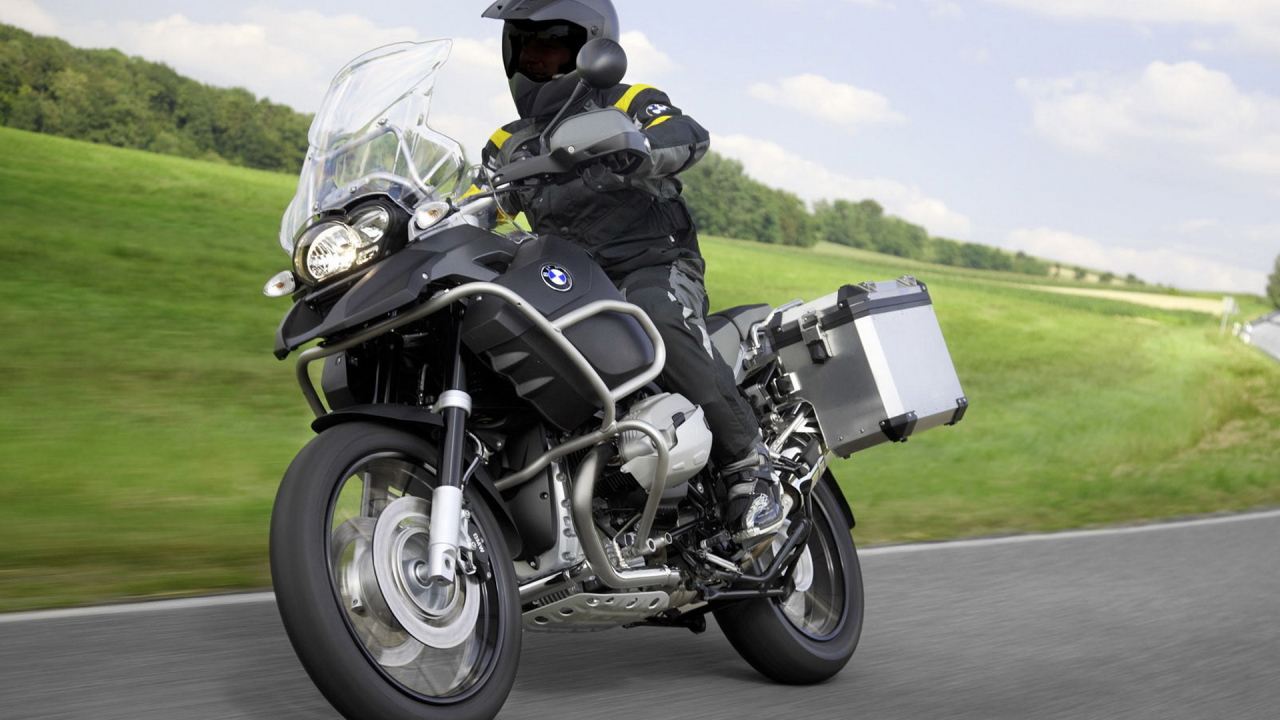 BMW R 1200 за городом