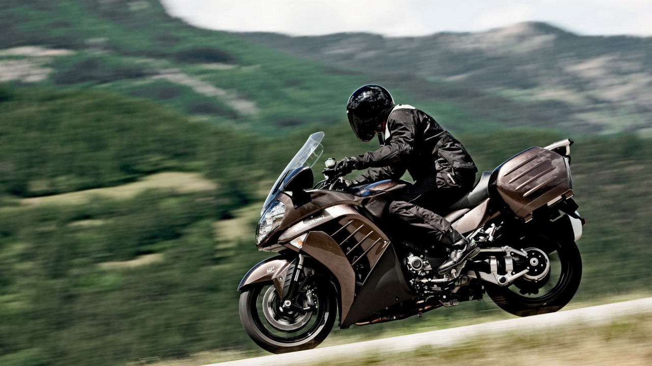 Кавасаки 1400 GTR по дороге