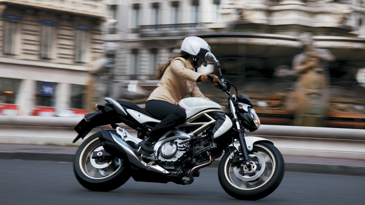 мотоцикл Сузуки F650