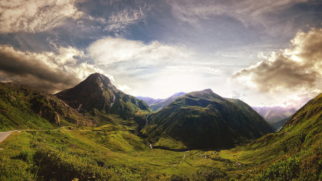 Гористая долина